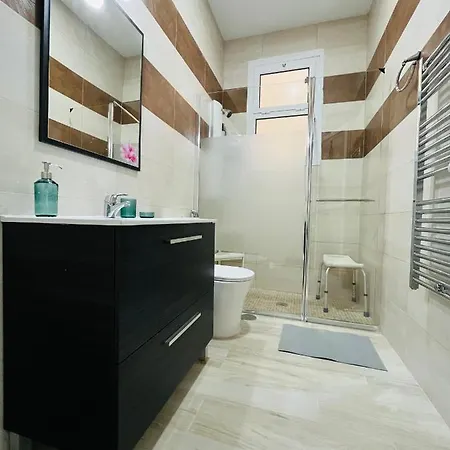 Isor Triana شقة *