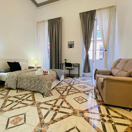 Isor Triana شقة *