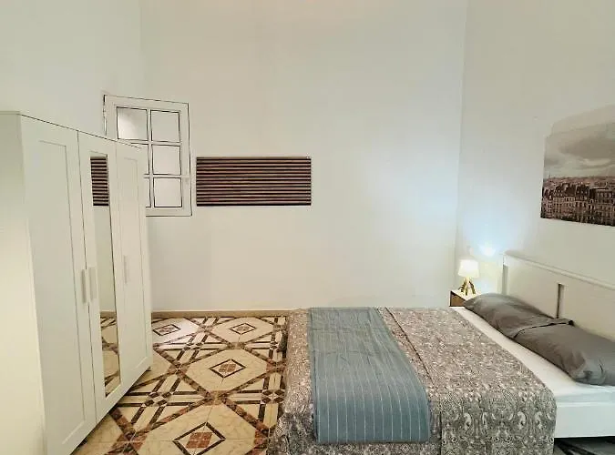 Isor Triana Apartmán *